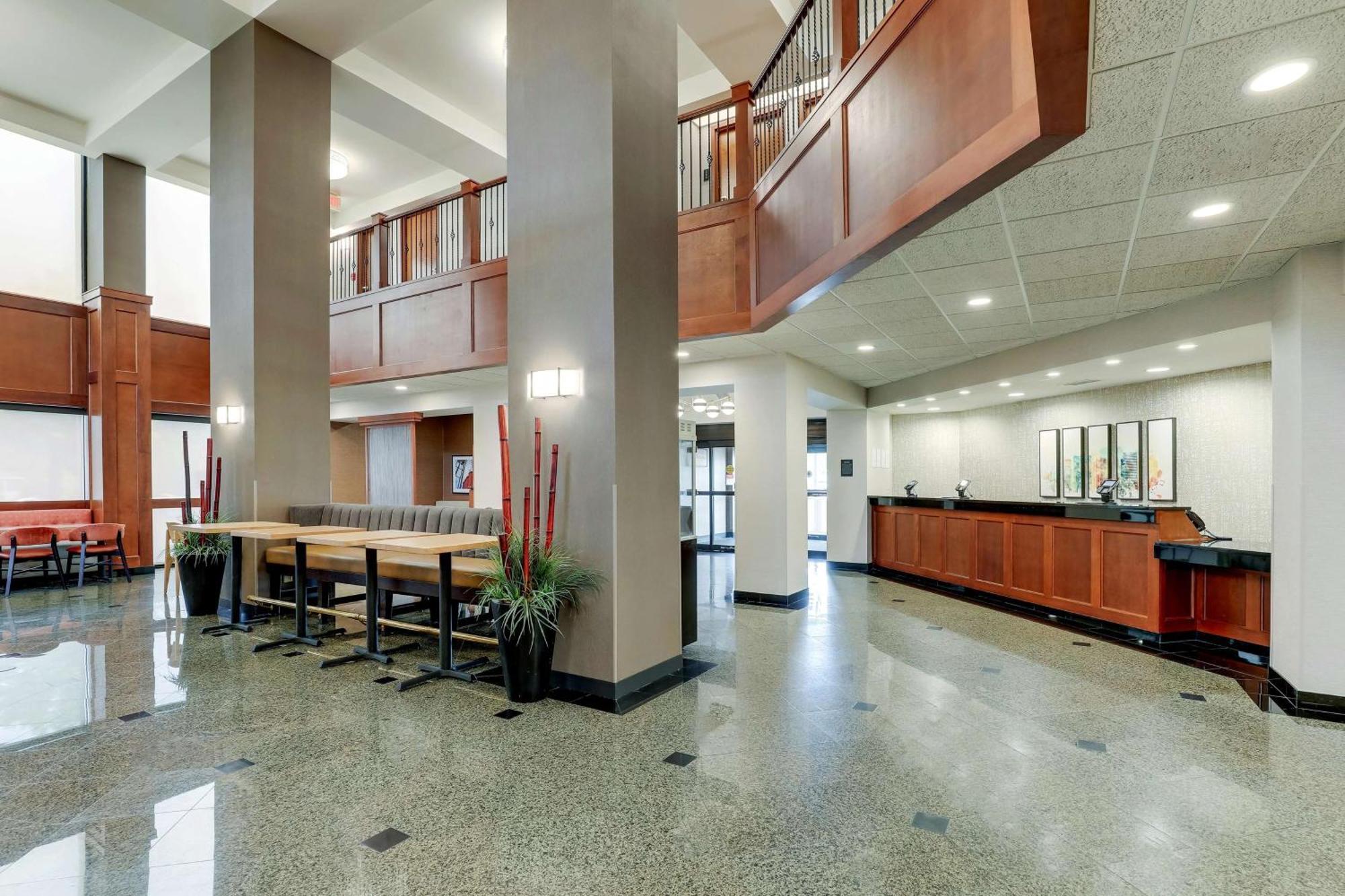 Drury & Lakeshore Drive Hotel 3*