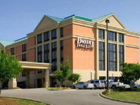Hotel Drury & Lakeshore Drive